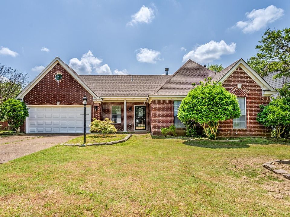 1st image of 40 Village Dr E