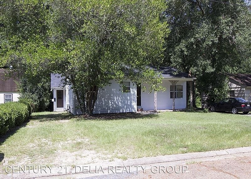 1st image of 133 Country Club Cir #B