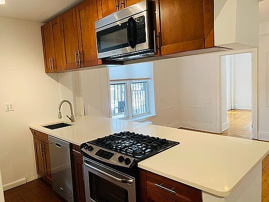 3rd image of 81 Olive St APT 1