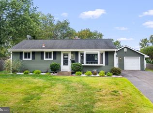 25 Phaeton Dr, Hamilton, NJ 08690