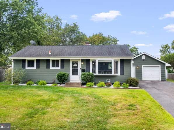 25 Phaeton Dr, Hamilton, NJ 08690