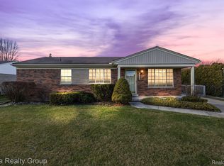 39309 University Dr, Sterling Heights, MI