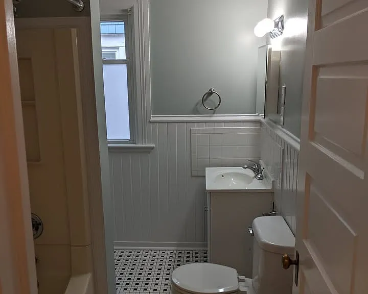 706 Hawthorne St NE #2 — Photo 3