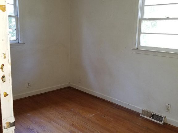 2nd image of 708 Hughes St