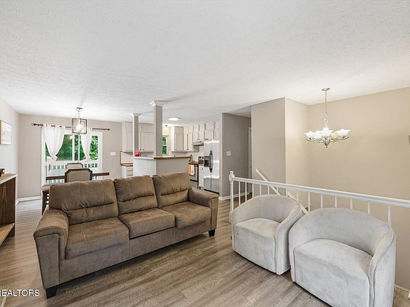 3rd image of 6905 Ellesmere Dr