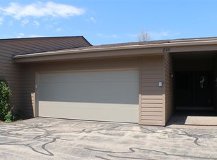 895 Stone Ridge Pl, Dubuque, IA 52001