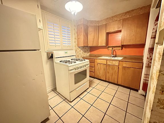 2nd image of 205 E Louise Ave #1