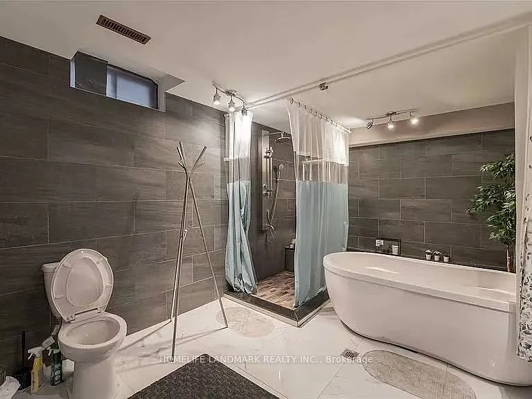 Savoy Cres — Photo 10