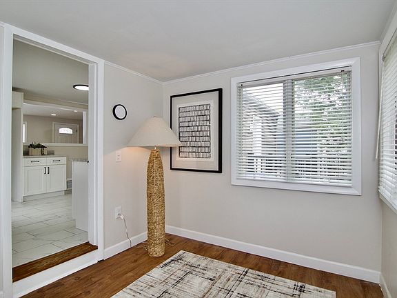 4th image of 1657 Carew St