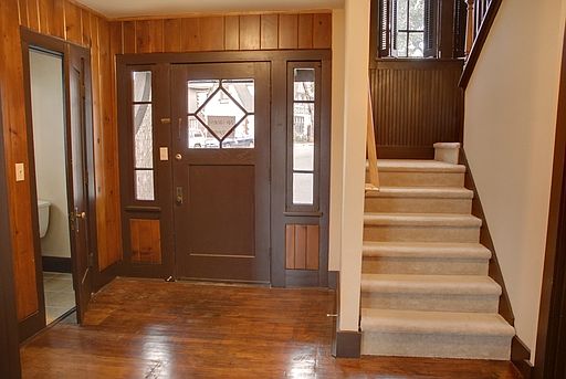 2nd image of 816 Maplehurst Ct APT 1