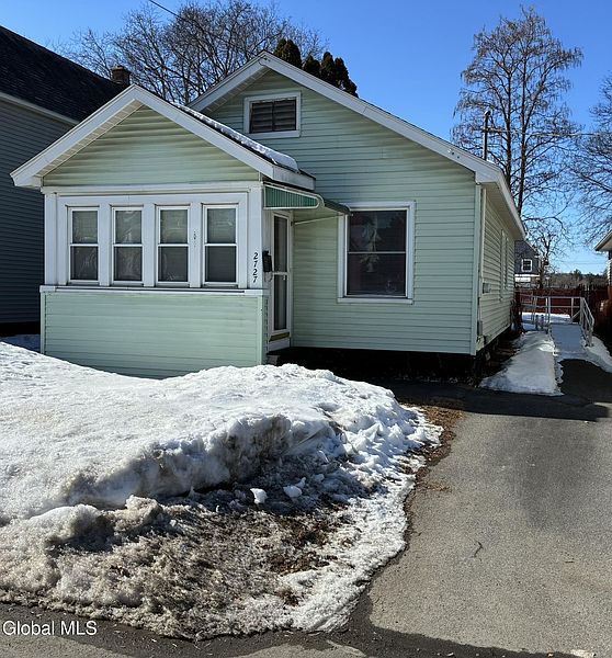 2nd image of 2727 Plunkett Avenue