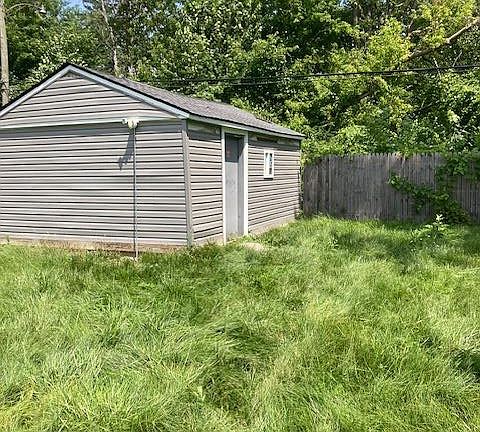 5th image of 15826 Bentler St