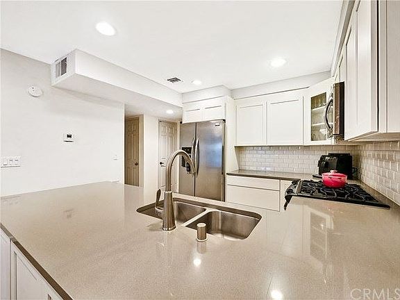 5th image of 10926 Bluffside Dr Unit 6