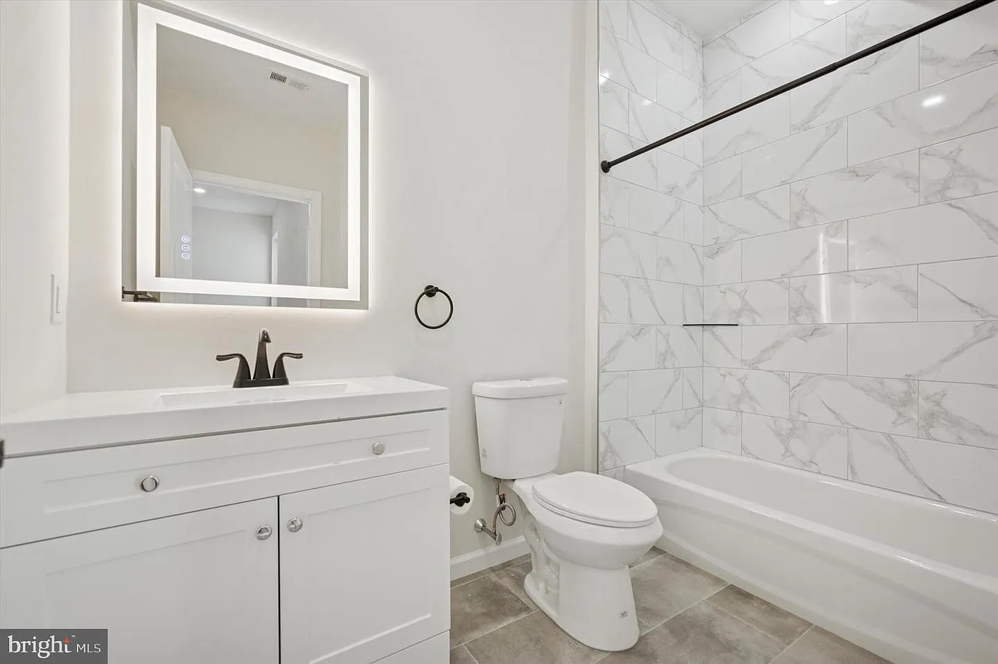 2 bed, $1,900 — Photo 4
