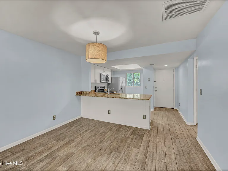 4403 Holly Tree Rd — Photo 11