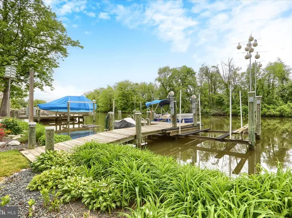 24 Neptune Dr, Joppa, MD 21085