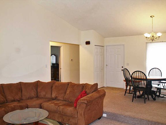 3rd image of 809 Brentwood Dr