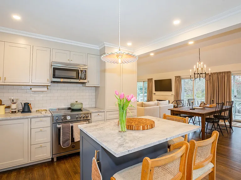 150 Kings Point Rd — Photo 4
