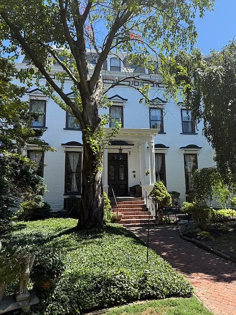 1 bed, 915 sqft, $1,050 — Photo 1