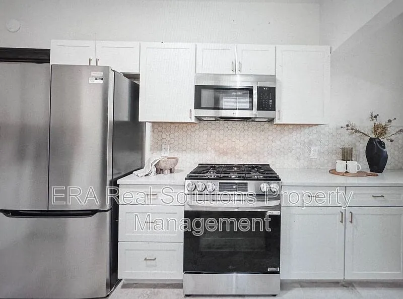 3 bed, 2.0 bath, $2,000 — Photo 2