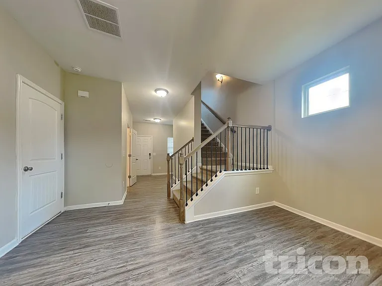307 Arbor Cir — Photo 3
