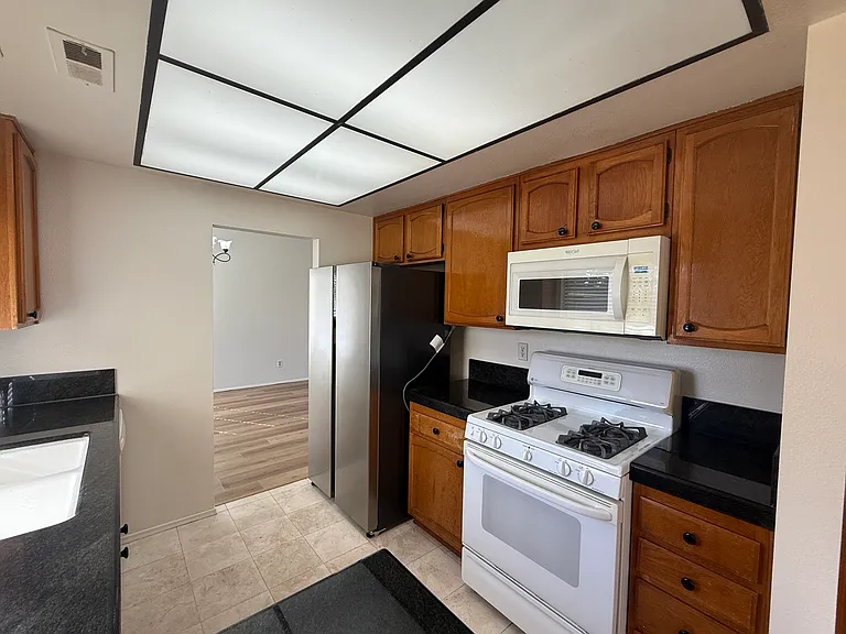7325 Rock Canyon Dr — Photo 3