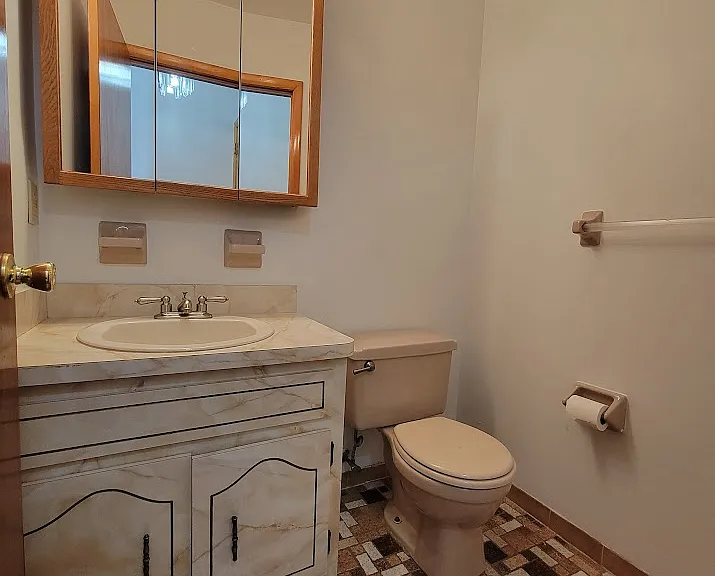 Powder Room 1st Floor