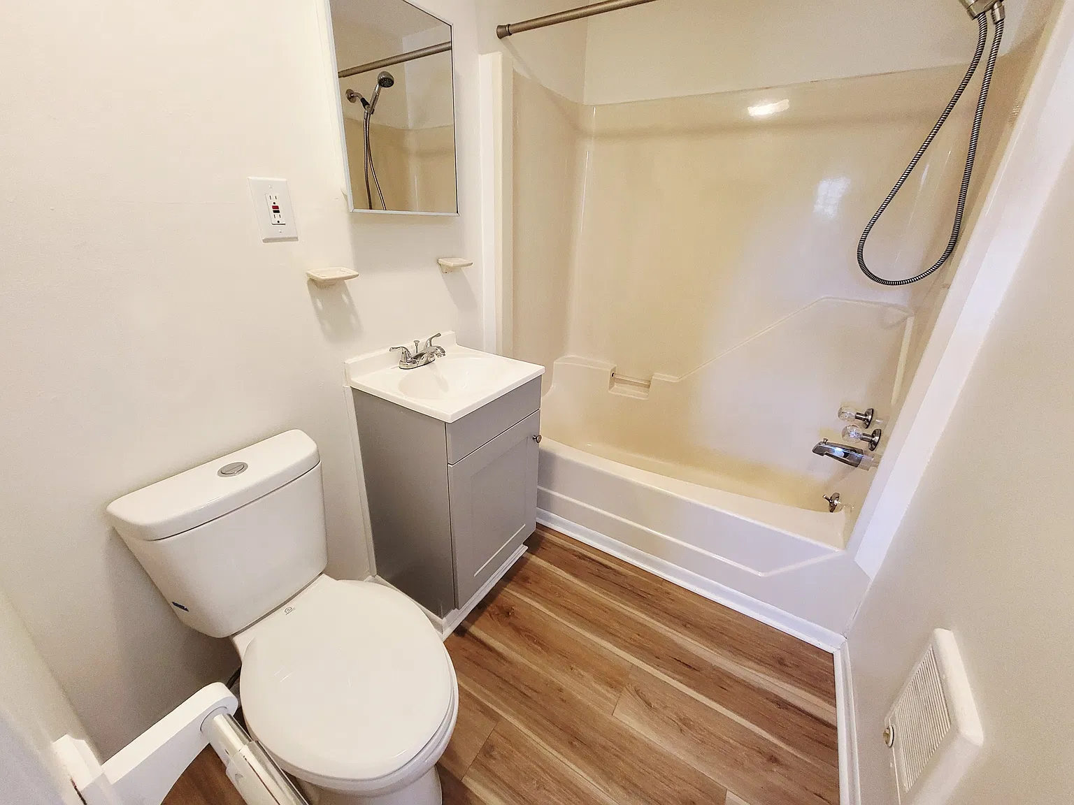 1 bed, 500 sqft, $800 — Photo 4