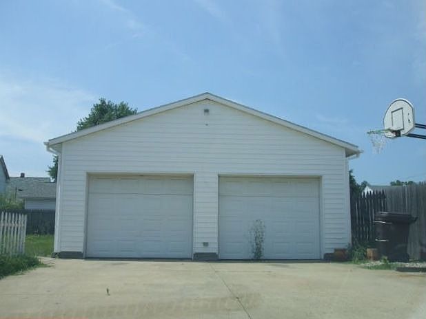 2nd image of 89 E Whitney Ave