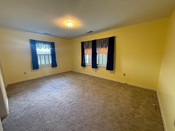 5th image of 1090 3rd St