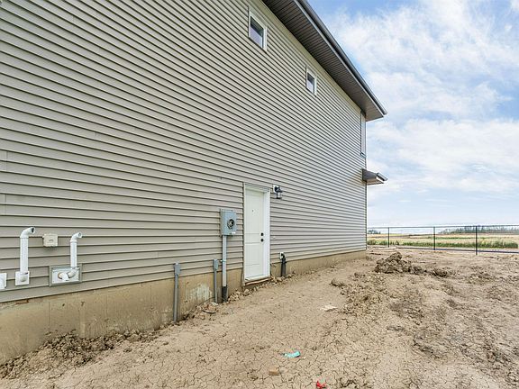 4th image of 208 Falcon Dr