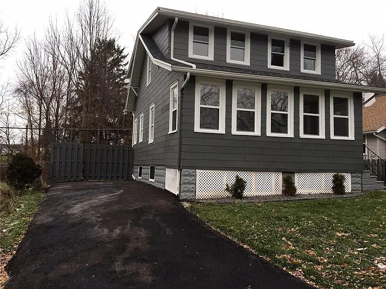 430 Lake Shore Boulevard Ext — Photo 3