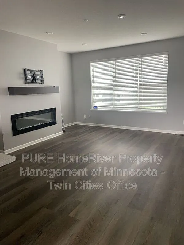 3 bed, 3.0 bath, 1943 sqft, $2,475 — Photo 1