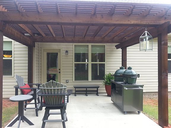 Back Patio w/ Cedar Pergola