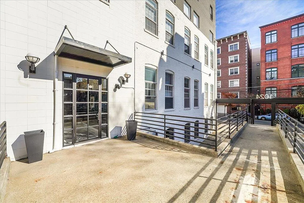 1 bed, $2,950 — Photo 1