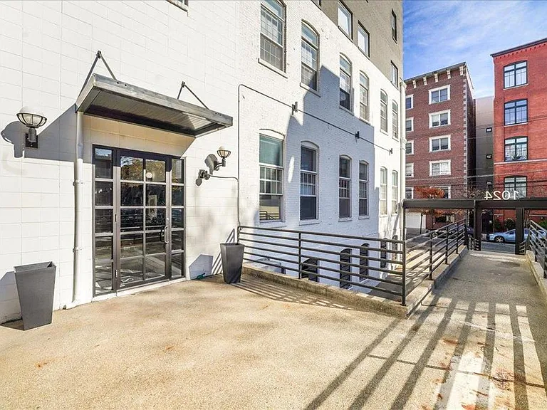 1024 Clinton St #404 — Photo 13