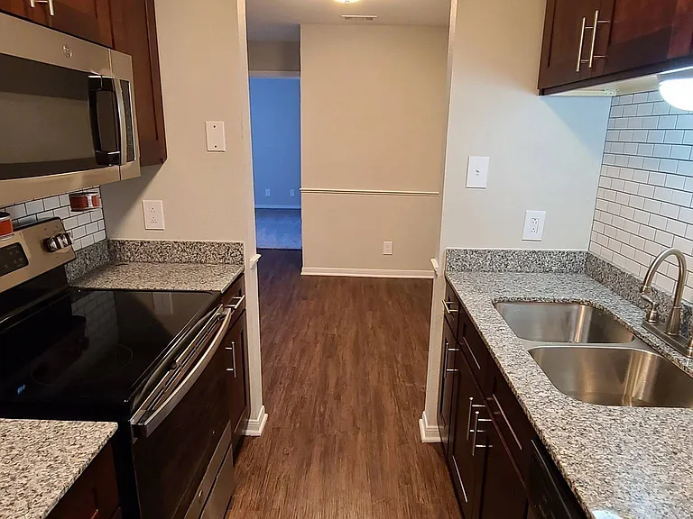 Post Oaks Apartments — Photo 10