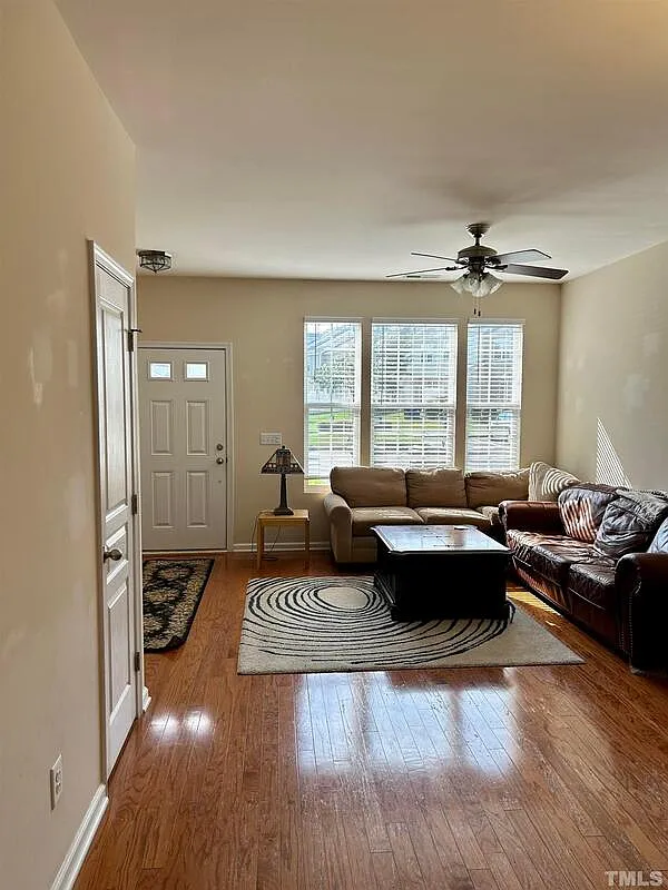 3 bed, 3.5 bath, 1856 sqft, $1,850 — Photo 2