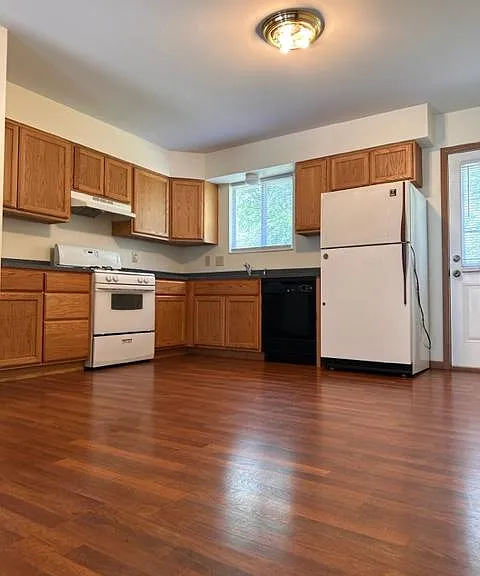 37 Joan Dr — Photo 7