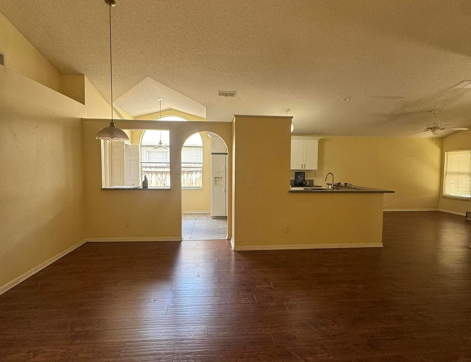 3 bed, 2.0 bath, 1498 sqft, $2,500 — Photo 3