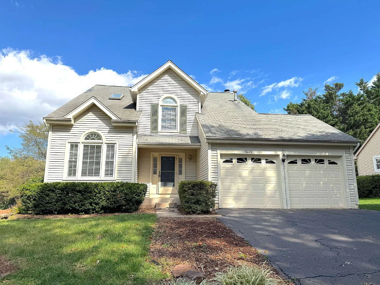 4 bed, 3.5 bath, $3,850 — Photo 2