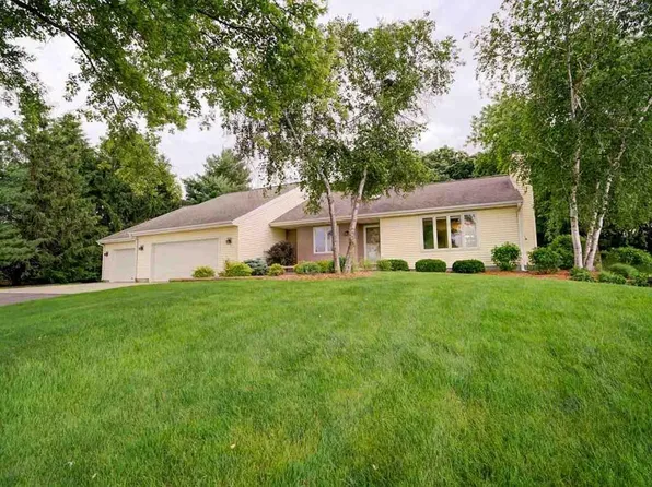 7496 Oak Circle Dr, Middleton, WI 53562
