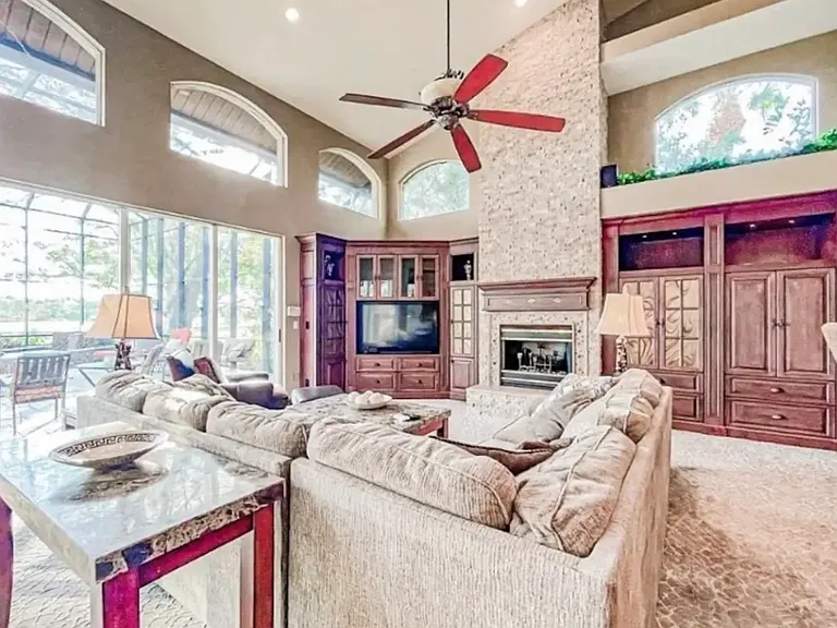 212 Silverado Dr — Photo 22