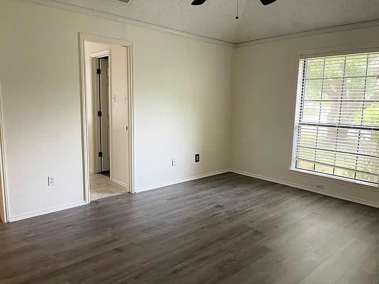621 Phillips Dr — Photo 20