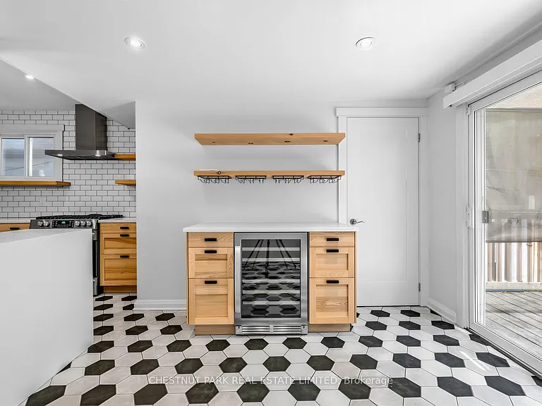 25 Kenworthy Ave — Photo 8
