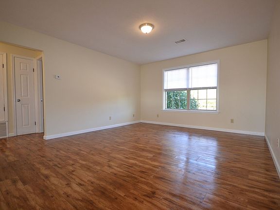 4th image of 101 E Neil St #7