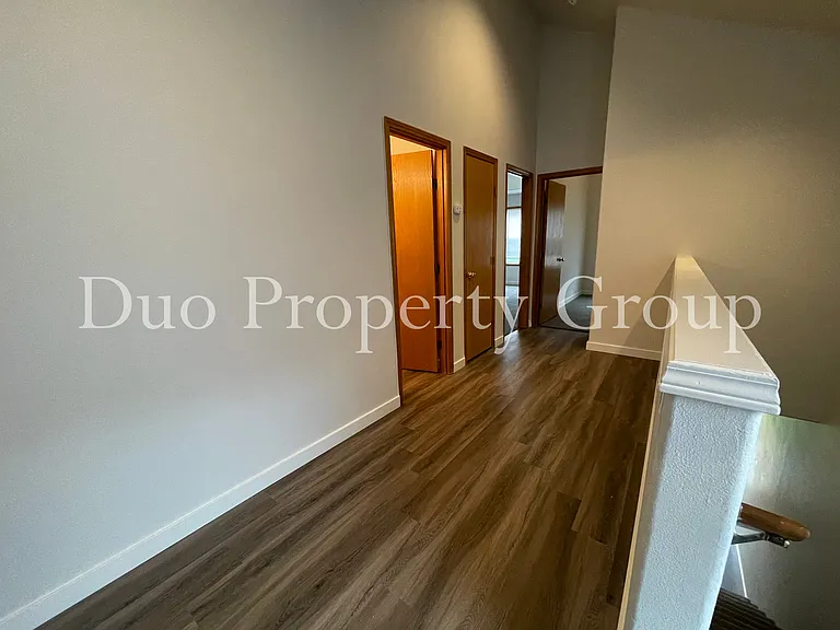 606 S 41st Ct — Photo 9