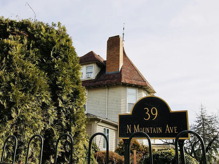 39 N Mountain Ave #5 — Photo 1