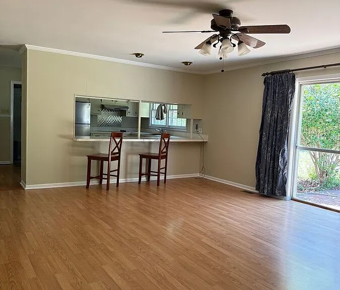 117 Windemere Rd — Photo 3