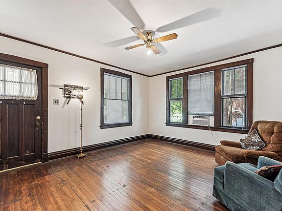 4th image of 223 W Monroe Ave
